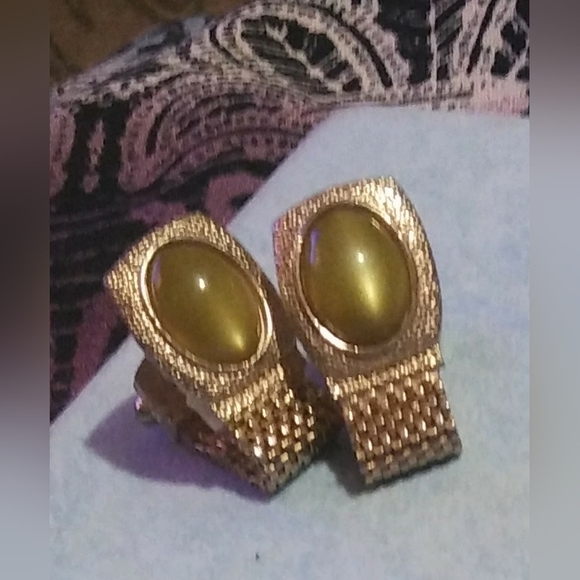 "Swank" Vintage Gold Tone Wraparound Mesh Cuff Links - Picture 2 of 2